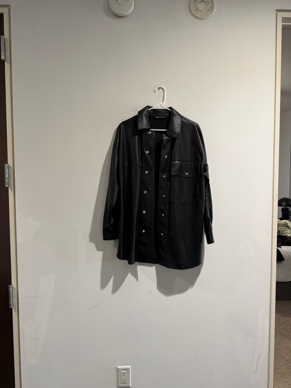 ZARA Black Faux Leather Oversized Shirt Jacket XS | Chic Shacket 🤍🖤 - Picture 3 of 5